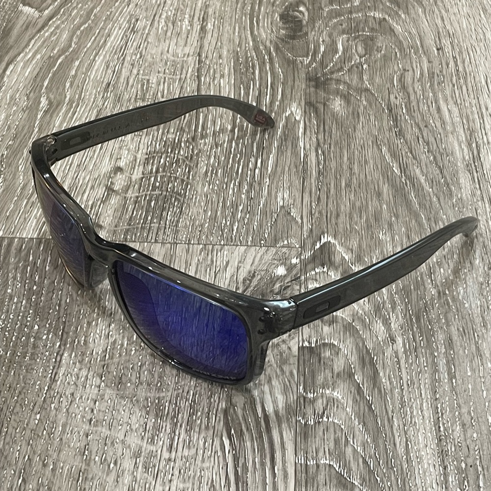Oakley Men's  Sunglasses with Blue Lenses